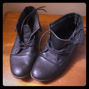 Black fashion shoes
